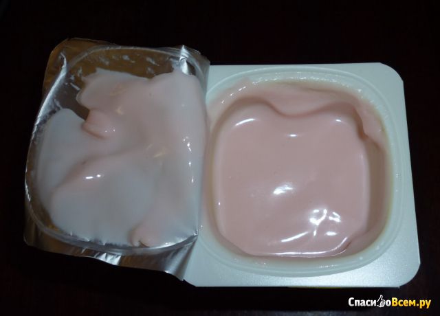 Йогуртный продукт Ehrmann «Услада» Сливочная с соком клубники 5,1%