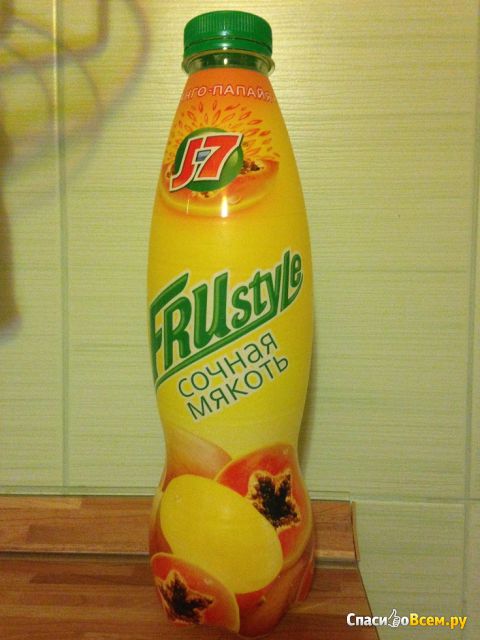 Напиток на основе артезианской воды, сока и мякоти фруктов "J-7" Frustyle манго-папайя