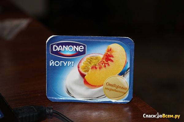 Йогурт Danone Персик и маракуйя