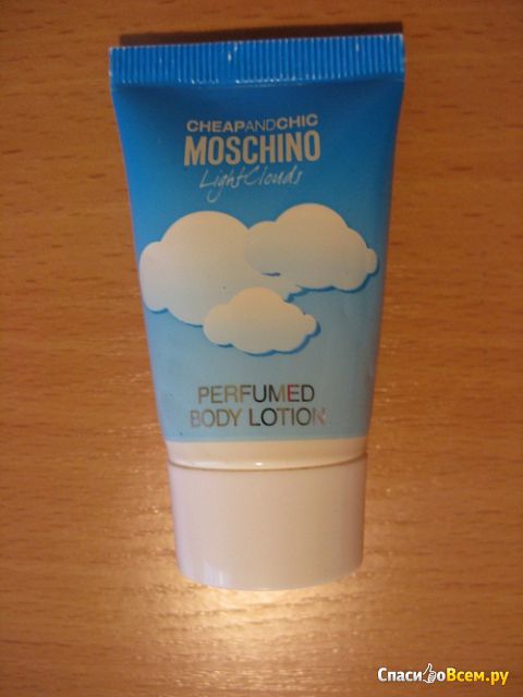 Парфюмированный лосьон для тела Moschino Cheap&Chic Light Clouds
