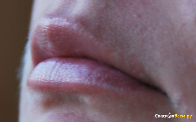 Восстанавливающий бальзам для губ с экстрактом черешни Eva mosaic
