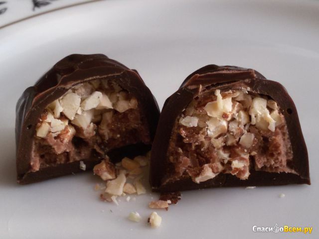 Шоколадный набор Бабаевский Dark cream дробленый миндаль и ореховый крем в темном шоколаде