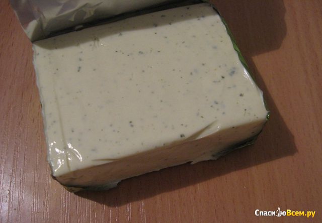 Сыр плавленый "Веселая коровка" с зеленью и чесноком 50%