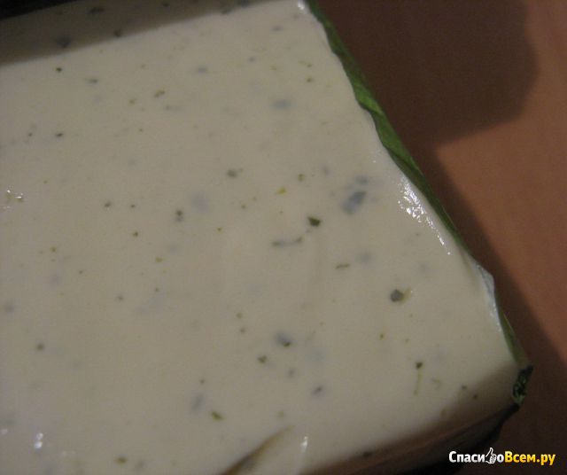 Сыр плавленый "Веселая коровка" с зеленью и чесноком 50%