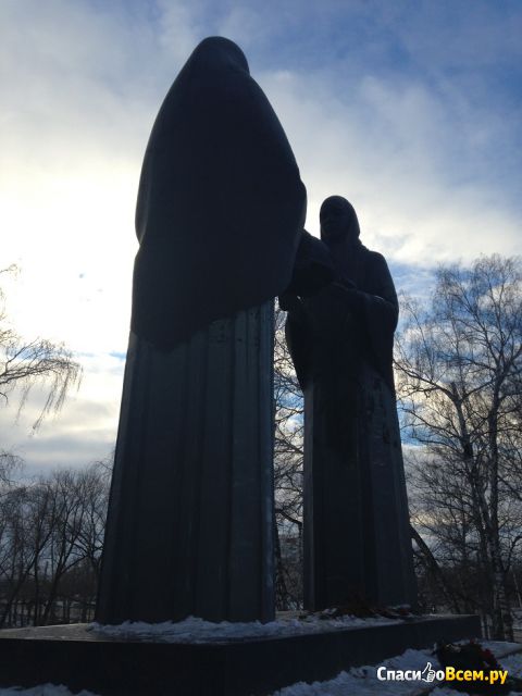 Мемориал "Скорбящие матери" (Россия, Челябинск)