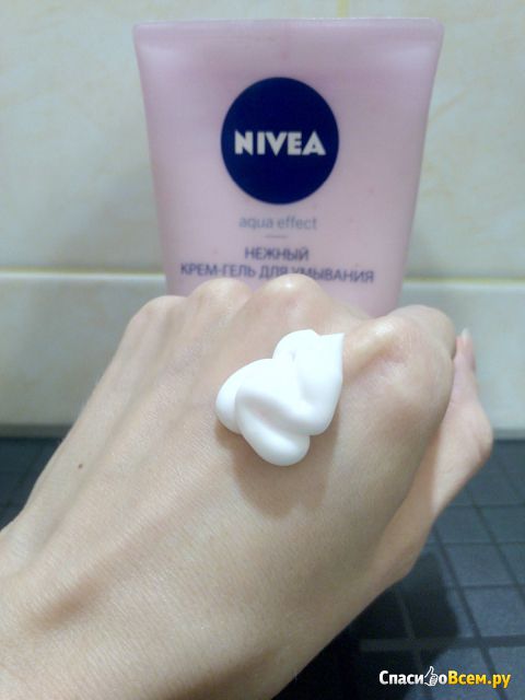 Нежный крем-гель для умывания Nivea Aqua effect для сухой кожи
