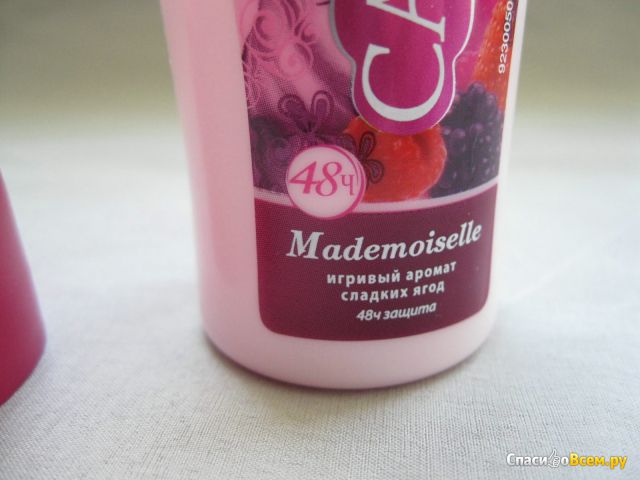 Шариковый дезодорант антиперспирант Camay Mademoiselle игривый аромат сладких ягод