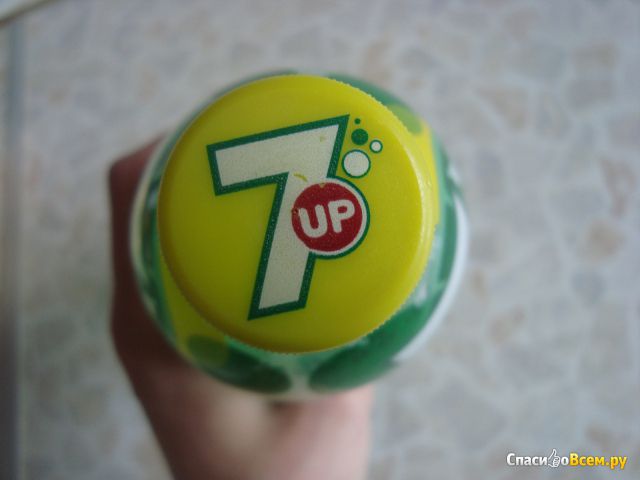 Газированный напиток 7UP