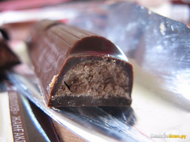 Черный шоколад Любимов "Dark Praline" с ореховым пралине