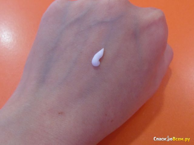 Увлажняющий крем для рук и ногтей "Avon Care" с глицерином, кальцием и витамином Е