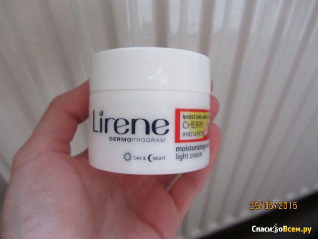 Увлажняюще освежающий легкий крем для лица "Lirene" Вишня и Лимон