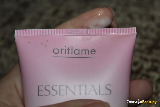 Очищающее средство для лица Oriflame Essentials 3 in 1 vitamin E & cornflower extract