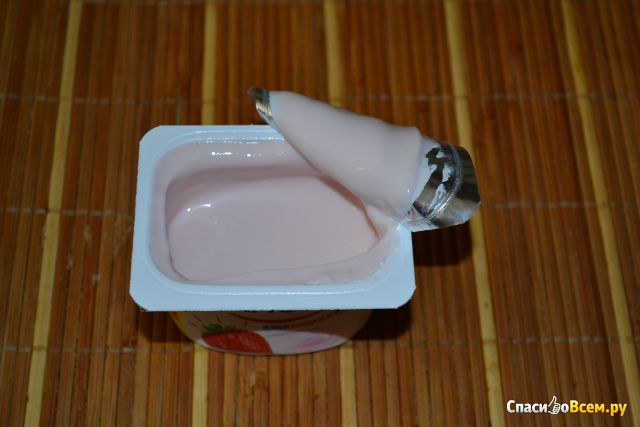 Йогурт Danon Нежный Клубничный 2,9%
