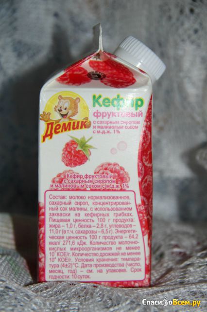 Кефир "Демик" фруктовый с соком малины 5% сока