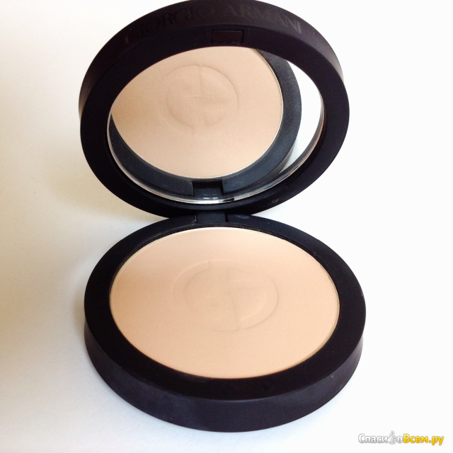 Компактная пудра Giorgio Armani Luminous silk powder