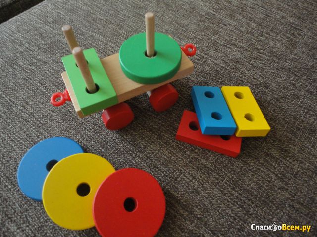 Игрушка логическая развивающая деревянная Oubaoloon "Three shape small trains"