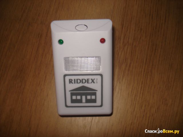 Электромагнитный и ультразвуковой отпугиватель грызунов и насекомых Riddex Plus Pest Repeller