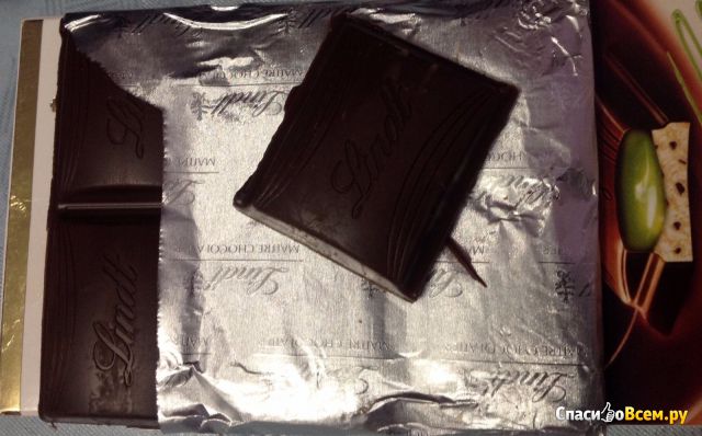 Темный шоколад Lindt с мятной начинкой и зернами какао