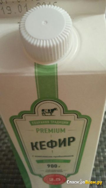 Кефир с комплексом пребиотиков 2,5 % Premium Milkavita