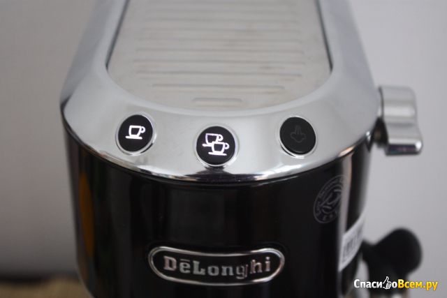 Рожковая кофеварка Delonghi Dedica EC 680.M