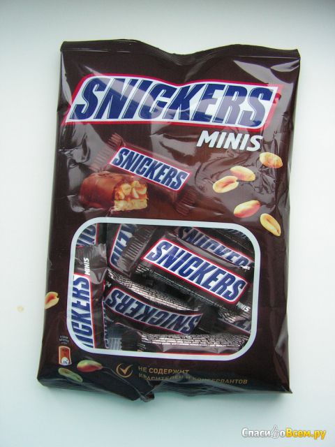 Шоколадный батончик Snickers minis с жареным арахисом, карамелью и нугой,покрытый молочным шоколадом