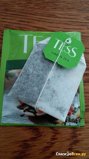 Зеленый чай Tess Flirt с клубникой и ароматом белого персика в пакетиках