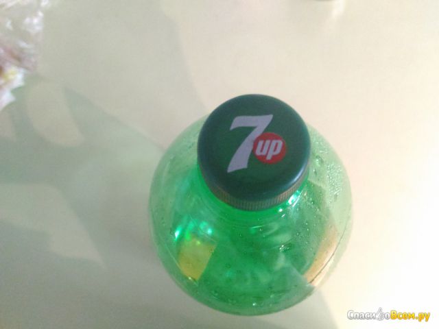 Газированный напиток 7UP