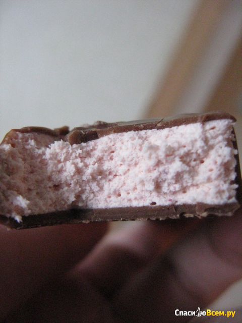 Шоколадный батончик Milky Way "Клубничный коктейль"