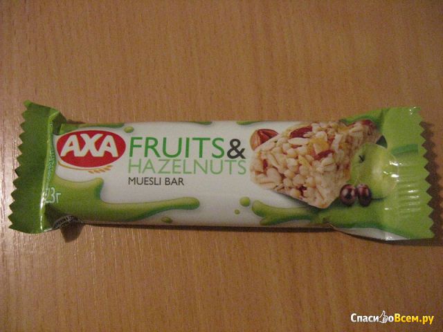 Зерновой батончик с фруктами и орехами Axa Fruits & Hazelnuts Muesli Bar