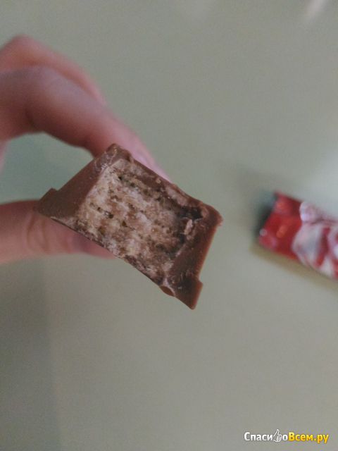 Шоколадный батончик KitKat