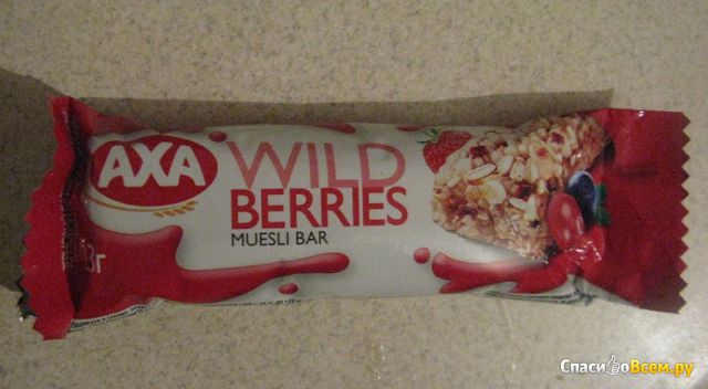 Зерновой батончик Axa с наполнителем "Лесные ягоды" Wild Berries Muesli Bar