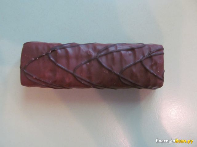 Конфета с нугой, карамелью и арахисом, покрытая шоколадом "Я в шоколаде"