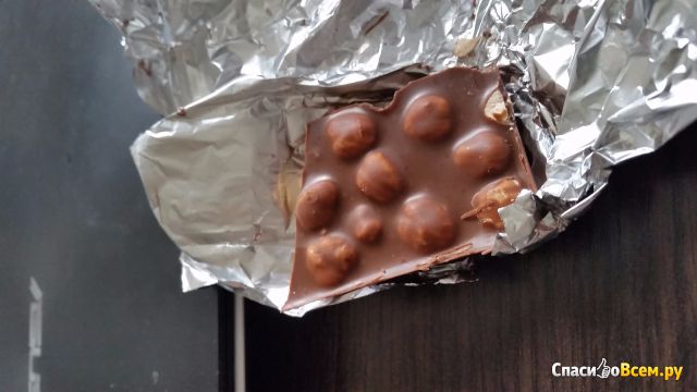 Шоколад Dipa Sas Choco & Nuts Milk Chocolate с цельным фундуком