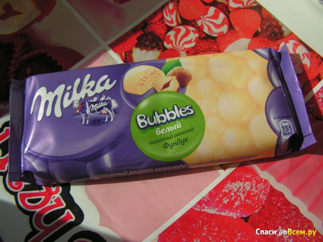Белый пористый шоколад Milka bubbles с фундуком