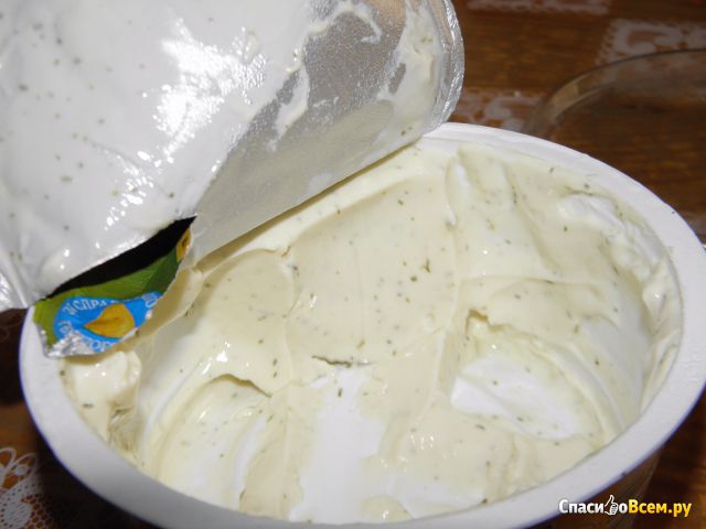 Плавленый сыр "Звени Гора" со вкусом укропа и чеснока