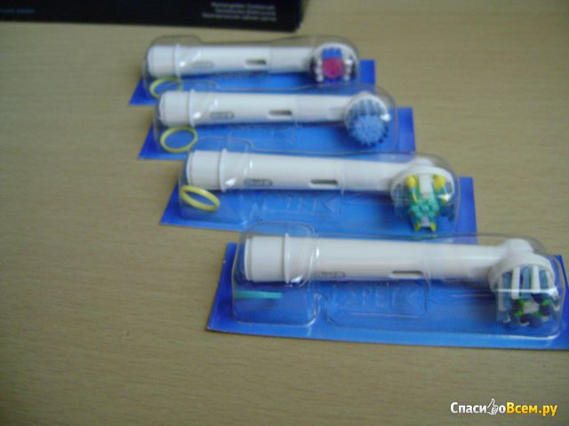 Электрическая зубная щетка Oral-B Genius 9000