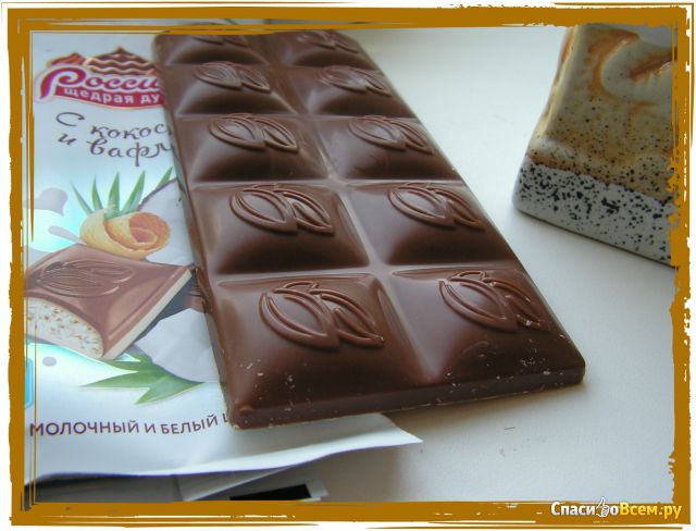 Шоколад молочный и белый Россия "С кокосом и вафлей"