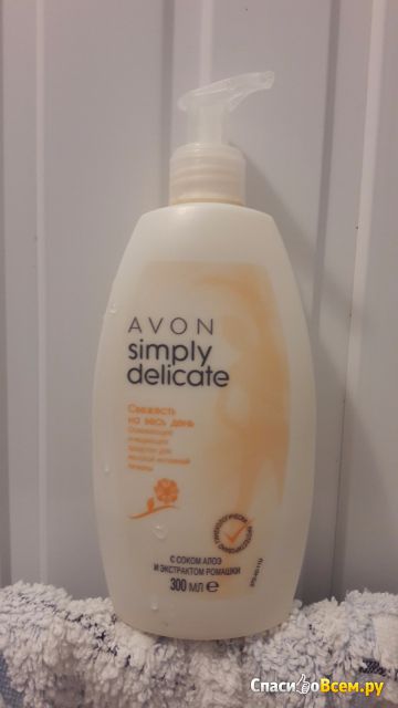 Средство для женской интимной гигиены Avon Simply Delicate с соком алоэ и экстрактом ромашки