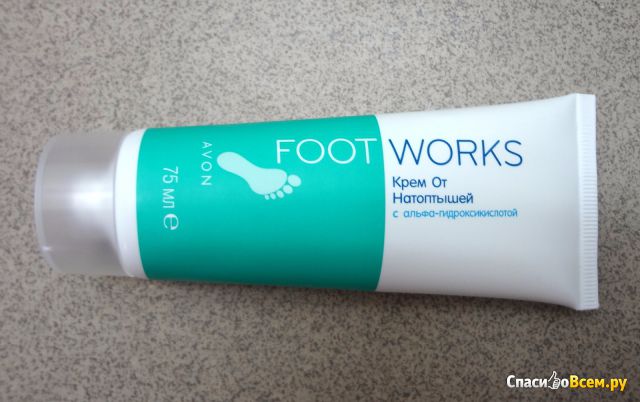 Крем для ног от натоптышей Foot Works Avon с альфа-гидроксикислотой