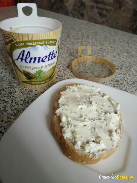 Творожный сыр Hochland Almette с огурцами и зеленью