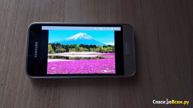 Смартфон Samsung Galaxy J1 SM-J120F
