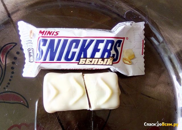 Шоколадный батончик "Snickers" Белый