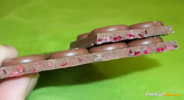 Шоколад Bucheron Milky Raspberry молочный с кусочками малины