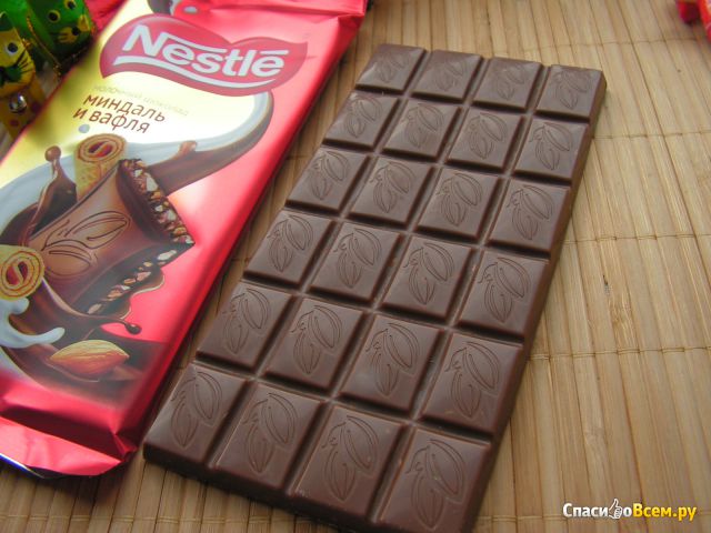 Молочный шоколад Nestle "Миндаль и вафля"