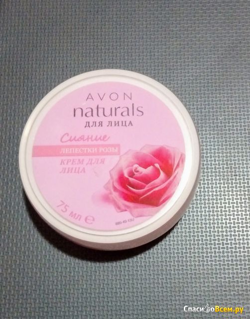 Увлажняющий крем для лица Avon Naturals "Лепестки розы"