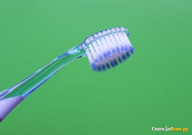 Зубная щетка Sensodyne мягкая
