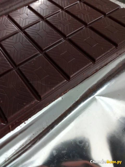 Темный шоколад Cachet Extra dark 70%.