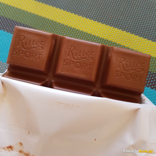 Шоколад молочный Ritter Sport карамельный мусс с миндалем