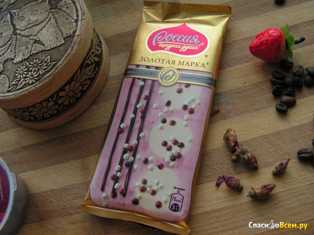 Шоколад Россия Золотая марка "Дуэт в клубничном"