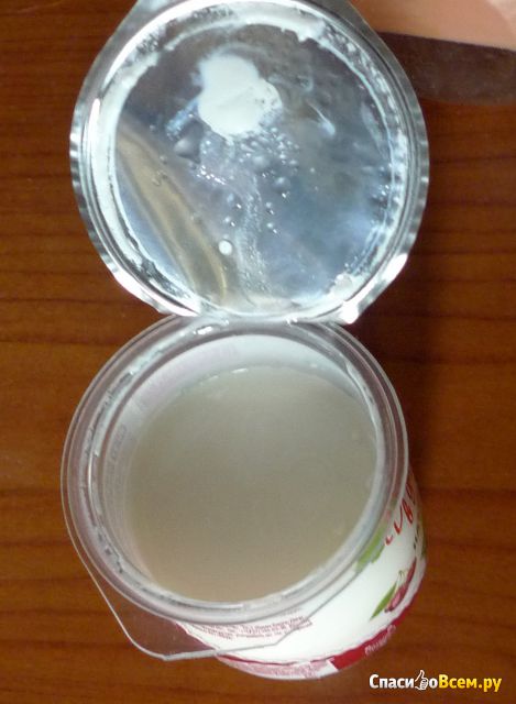 Натуральный йогурт из свежего молока "Домик в деревне" термостатный с вишней